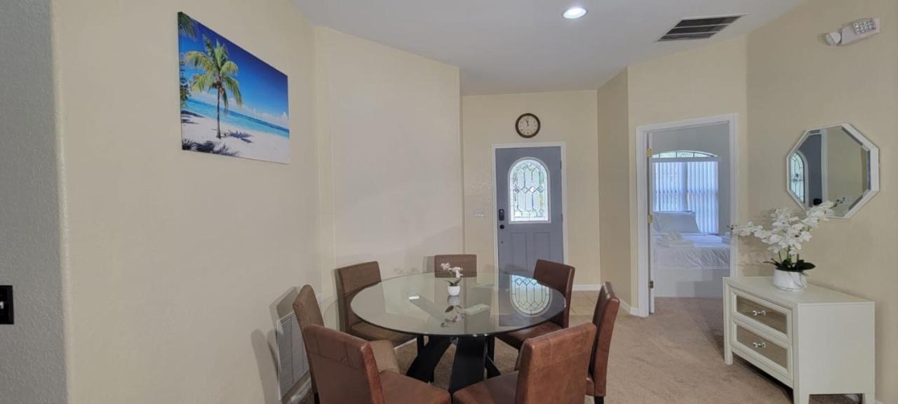 Villa Cheerful 4bed 3bath With Pool Near